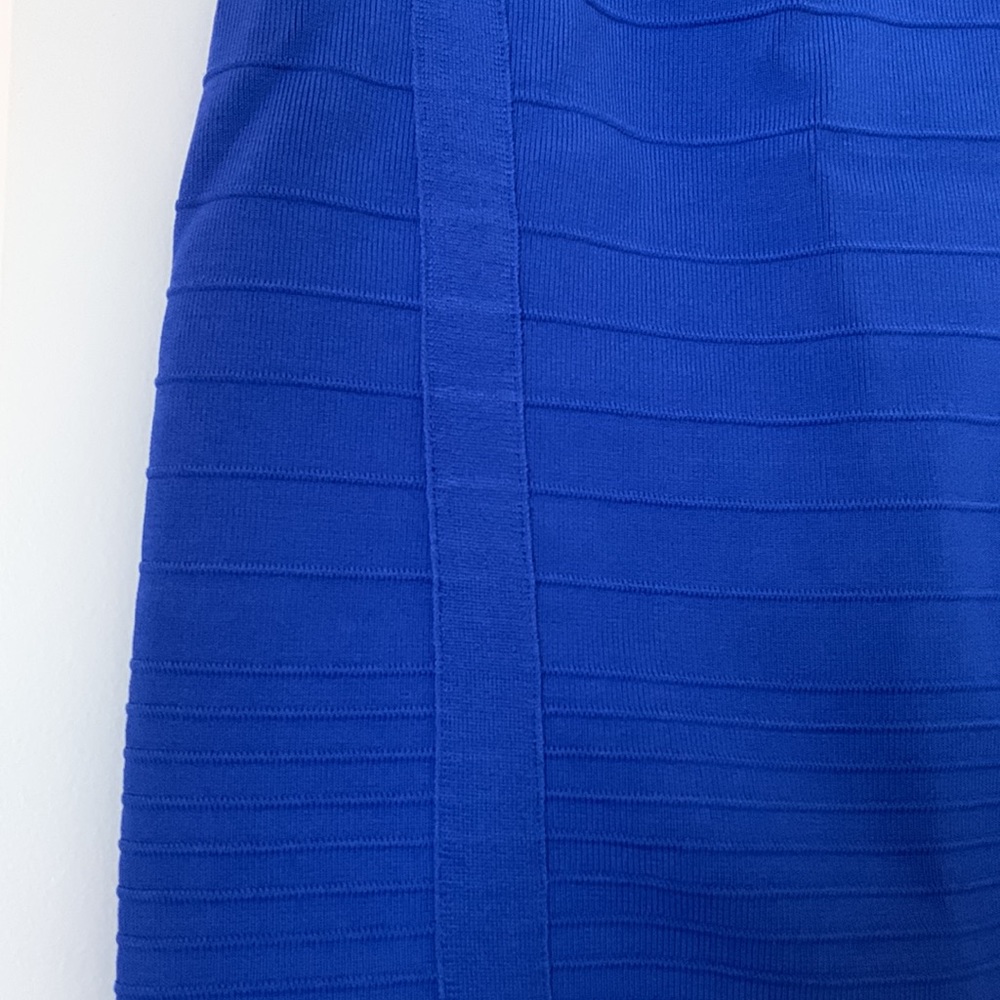 Blue mini skirt - form fitting - Picture 2 of 2